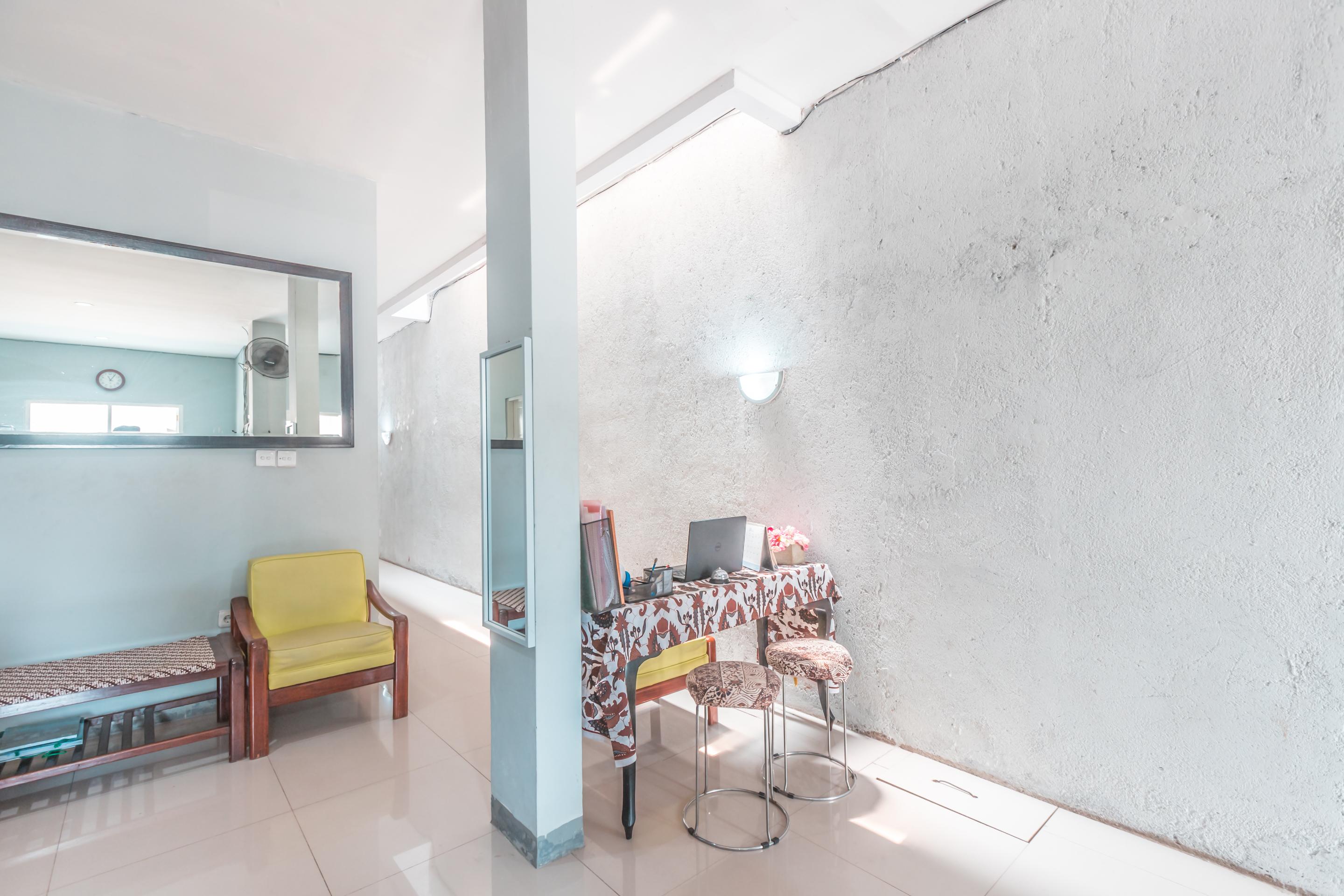 Oyo 1555 Unik Guesthouse Syariah Jakarta Luaran gambar