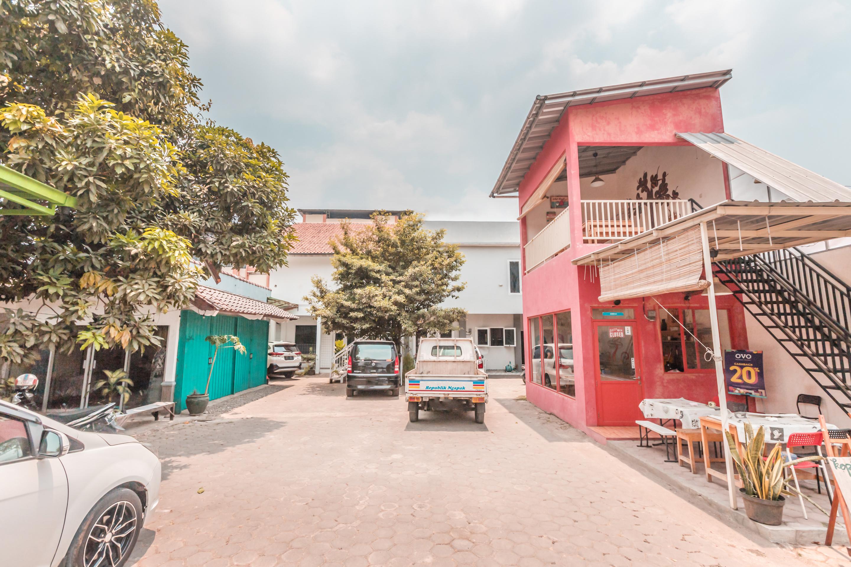 Oyo 1555 Unik Guesthouse Syariah Jakarta Luaran gambar